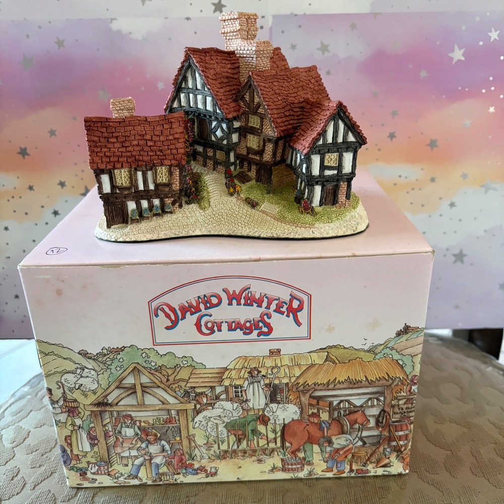David Winter Cottages Stratford House 1981 Hand Painted Miniature Figurine Boxed